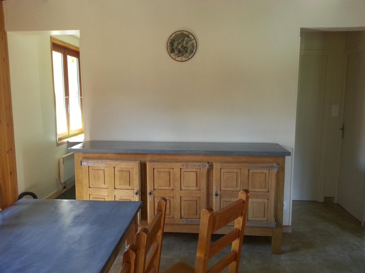 mur repeint et buffet relooké APRES